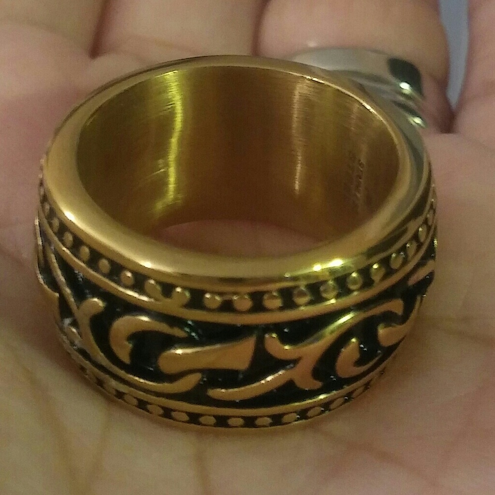 Ring - Picture 2 of 2